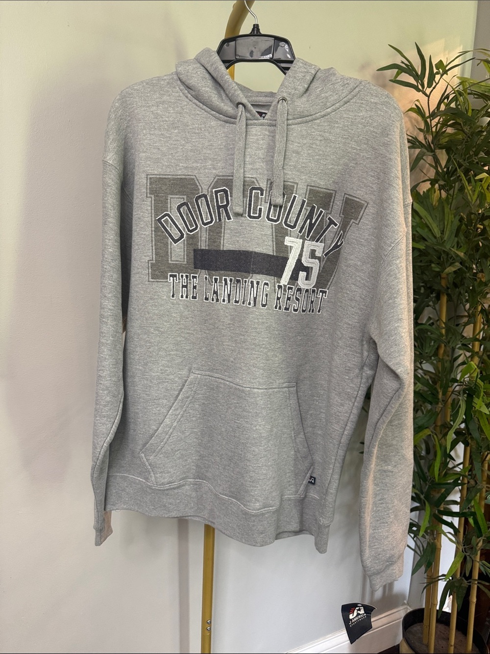 J. America Door county Light Gray Hooded Zip-Up Sweater Graphic NWT M
